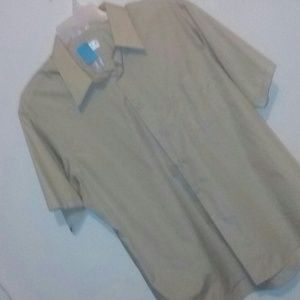 Short sleeve dress shirt